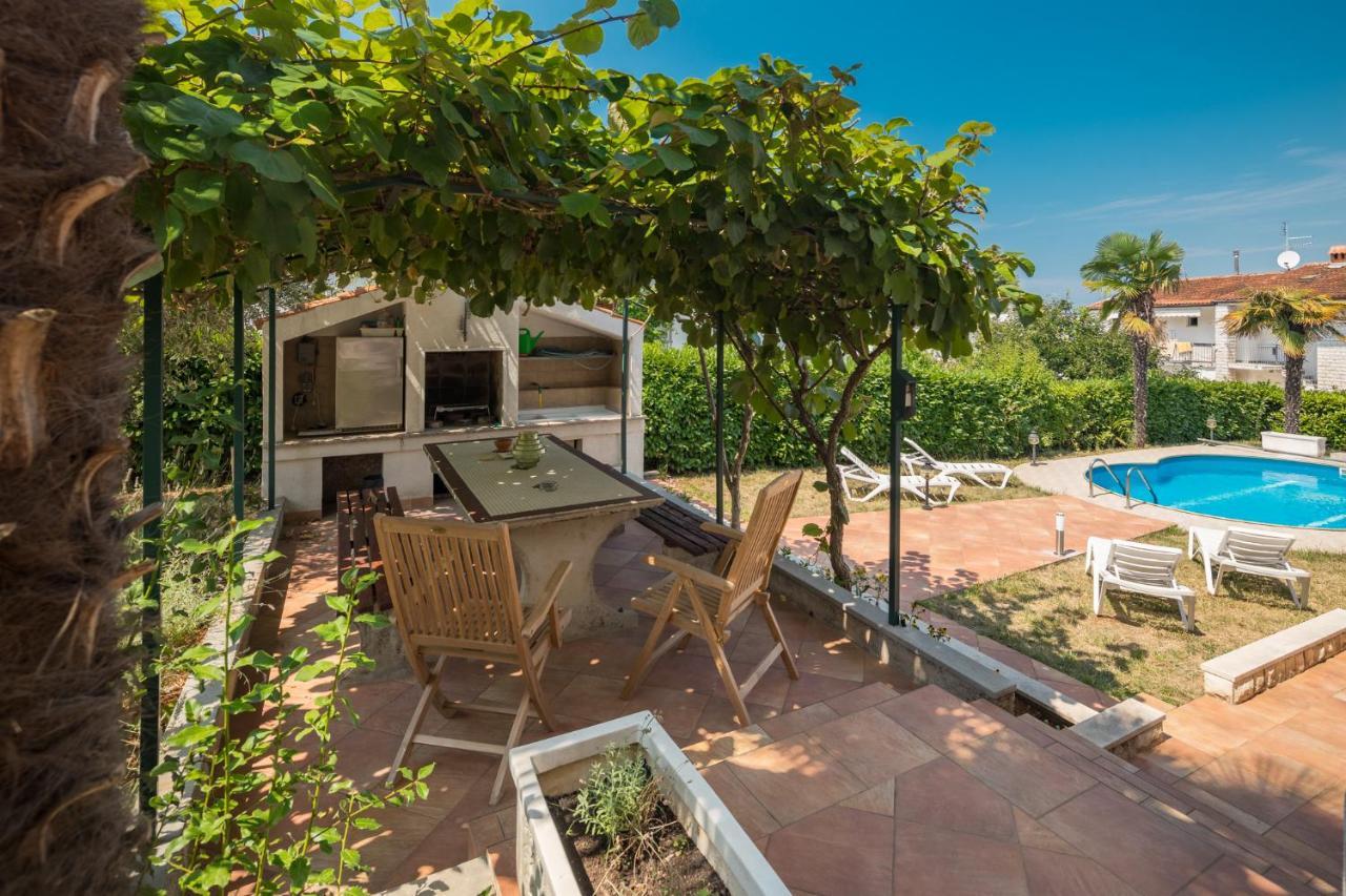 Dolce With Pool And Bbq Appartement Poreč