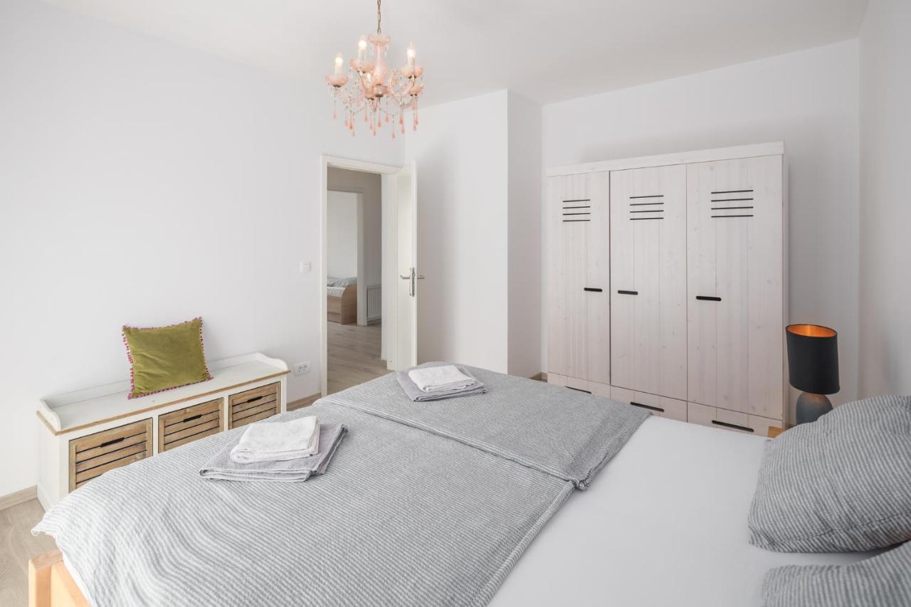 Dolce With Pool And Bbq Apartment Poreč